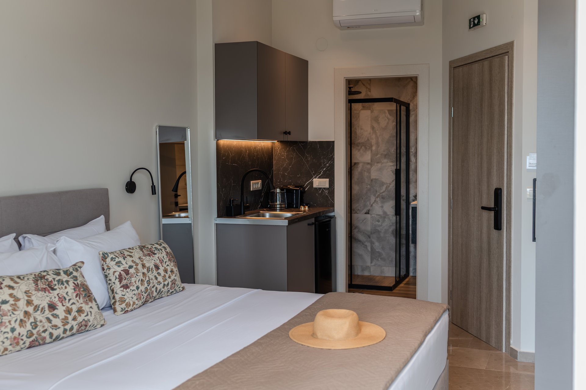 Deluxe Suite with sea view - Noma Suites Tolo