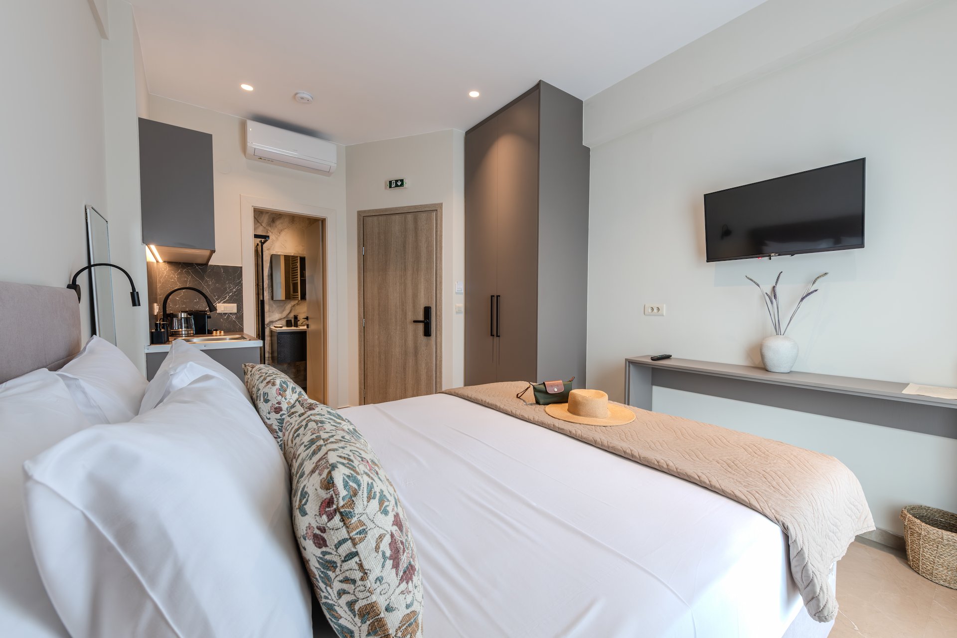 Deluxe Suite with sea view - Noma Suites Tolo