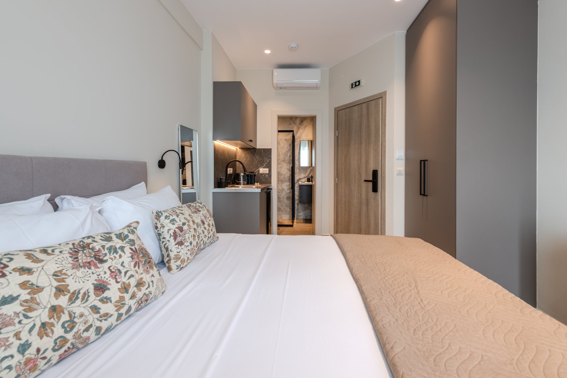 Deluxe Suite with sea view - Noma Suites Tolo