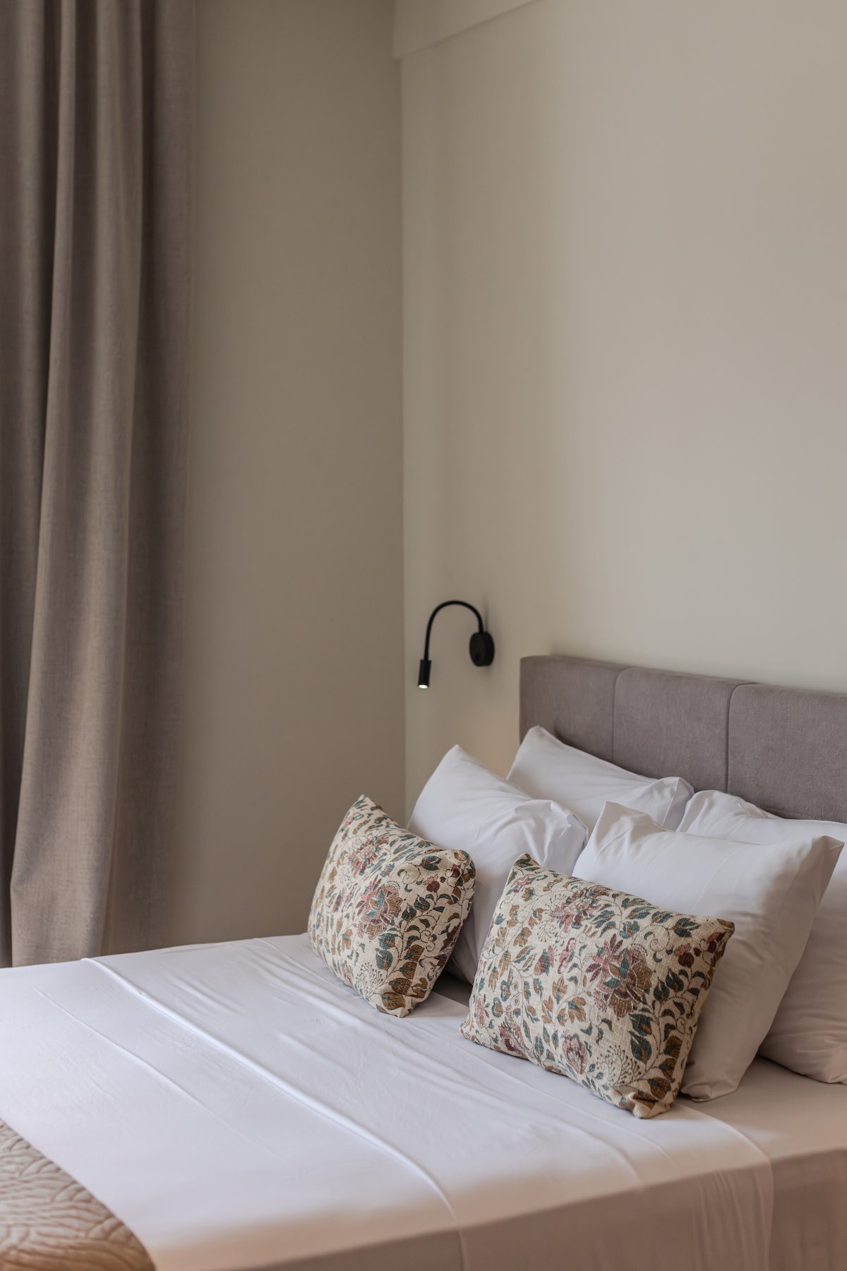 Room 2 - Noma Suites Tolo