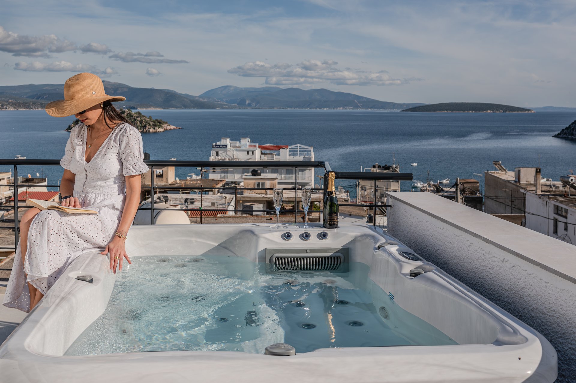 Penthouse Suite with panoramic view - Noma Suites Tolo