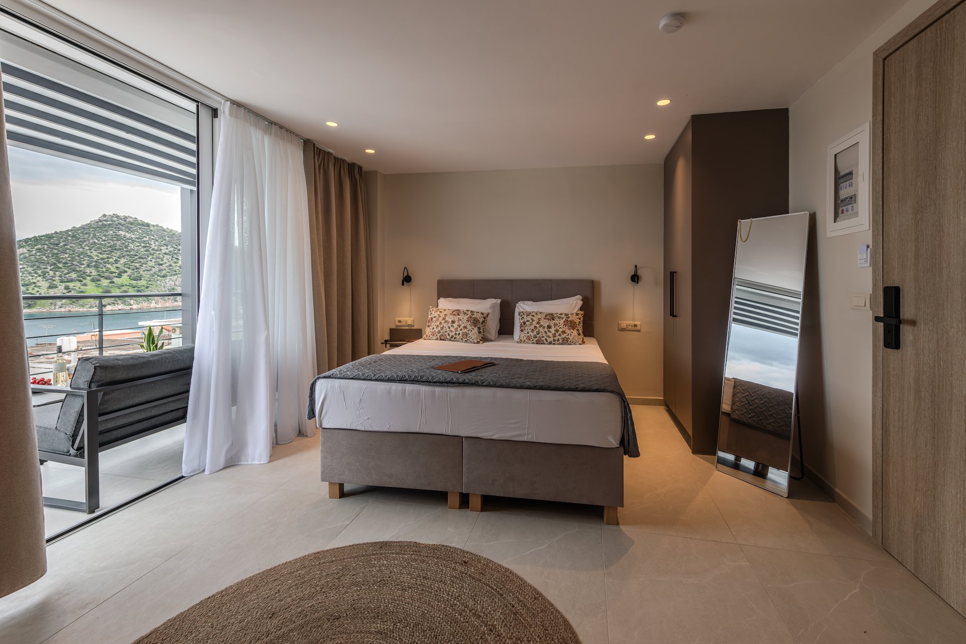 Penthouse Suite with panoramic view - interior at Noma Suites Tolo