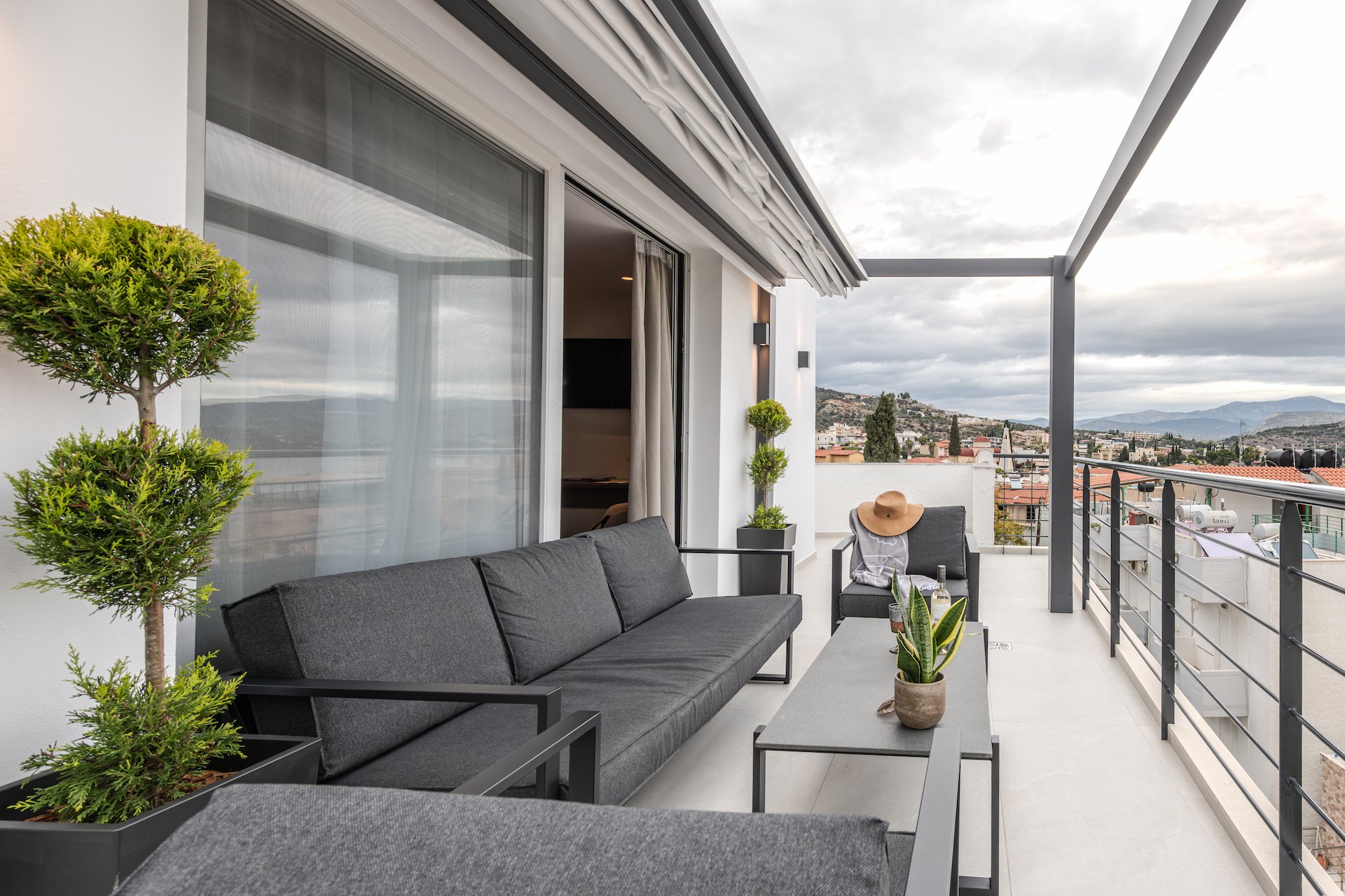 Penthouse Suite with panoramic view - Noma Suites Tolo