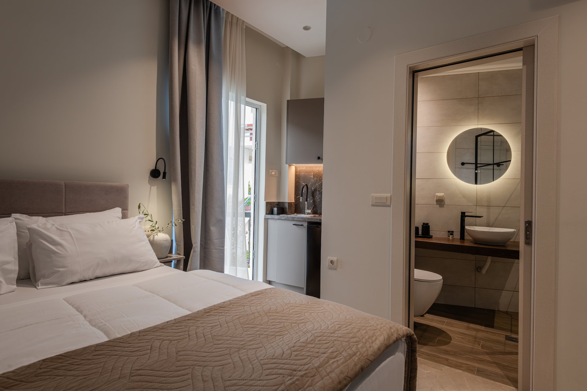 Superior Double Room with Garden View - Noma Suites Tolo