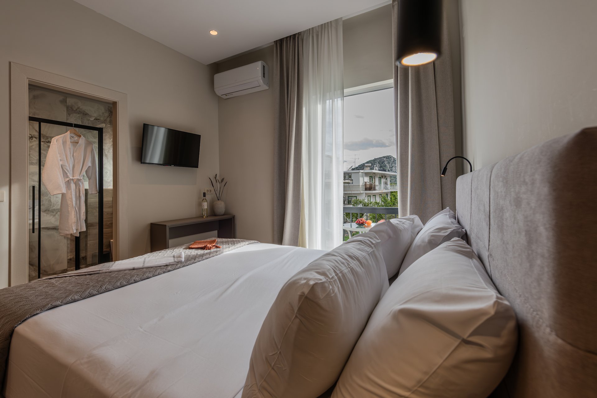 Superior Suite with Side Sea View - Private balcony and sea views at Noma Suites Tolo